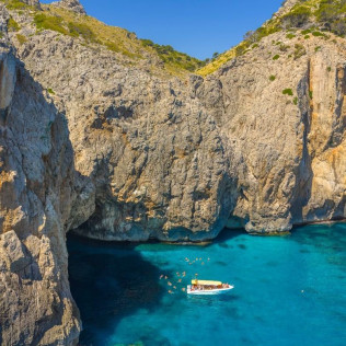 Excursión en Barco a la Cueva Azul (Mallorca)