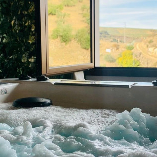 Escapada de 2 Noches en Casa Rural Luxury con Jacuzzi Privado en Setenil Rural (Setenil de las Bodegas, Cádiz)