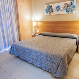 Escapada con Spa en Hotel Lodomar Spa & Talasoterapia 4* y Visita a Bodega Madrid Romero con Cata y Aperitivo para dos (Murcia)