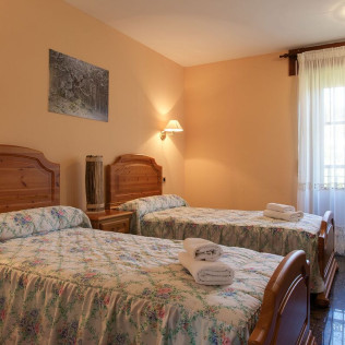Escapada de 2 Noches con Cena en Hostal Casa Ramón (Quintanar de la Sierra, Burgos)