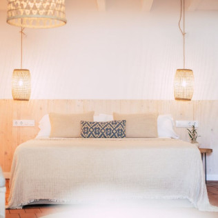 Escapada de 2 Noches en el Hostal Ses Negres (Begur, Girona)