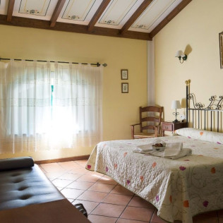 Escapada con Degustación y Desayuno en Hotel Soterraña (Madroñera, Cáceres)