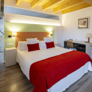 Escapada con Desayuno en Hotel La Freixera 4* y Visita a las Minas de Sal de Cardona (Lleida / Barcelona)