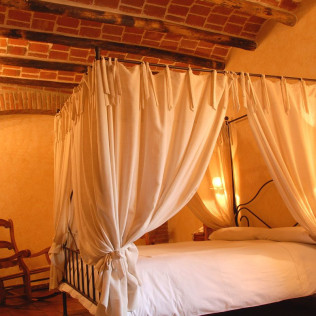 Escapada Romántica con Bañera Hidromasaje y Cena para dos en Hotel Rural La Sinforosa 4* (Badajoz)