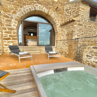 Escapada Romántica con Jacuzzi Privado en Torre Medieval de Queralt s. XVI (Sistero, Lleida)
