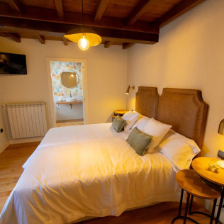 Escapada Rural con Piscina Climatizada, Jacuzzi y Desayuno en Casa con Encanto O Refuxio (Vila de Cruces, Pontevedra)