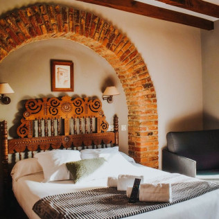 Escapada Romántica: 2 Noches con Circuito Spa en Complejo San Marcos Posada Spa (Santillana del Mar, Cantabria)