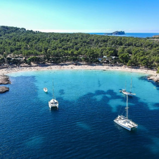 Excursión en Barco "Tour de Playas y Cuevas" (Portmany, Ibiza)