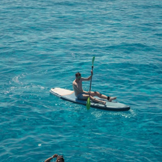 Ibiza Beach Hopper: Excursión en Catamarán a las Playas de Ibiza con Almuerzo, Paddle Surf y Snorkel (Ibiza)
