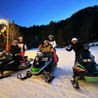 Excursión Nocturna Privada en Moto de Nieve Biplaza - 2 motos de nieve (Encamp, Andorra)