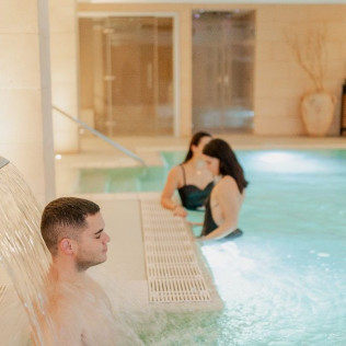Circuito Termal y Tratamiento Facial a Escoger en Hotel Catalonia Mirador Des Port 4* (Maó, Menorca)
