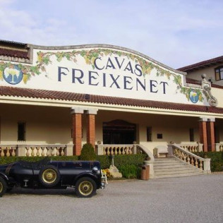 Escapada con Visita a Cavas Freixenet en Hotel Fonda Neus (Sant Sadurní d'Anoia, Barcelona)