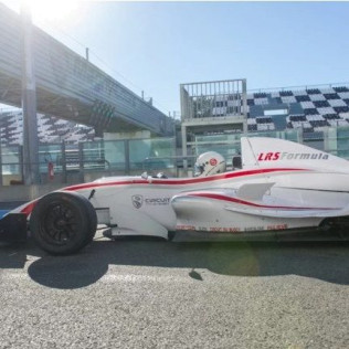 Conducir un Fórmula Renault en el Circuito de Magny-Cours Pista Club (Magny-Cours, Francia)