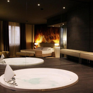 Escapada Romántica en Hotel Ciutat de Tarragona 4* con Jacuzzi en la Habitación (Tarragona)