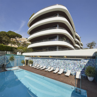 Escapada Romántica con Circuito Spa y Masaje en Alàbriga Hotel & Home Suites 5* GL (Sant Feliu de Guíxols, Girona)