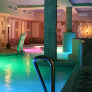 Escapada Romántica con Circuito Spa y Comida o Cena en Hotel Comendador 4* (Carranque, Toledo)