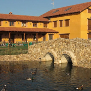 Escapada con Desayuno en Hospedería Los Reales (Carrizo de la Ribera, León)