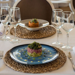 Comida o Cena para dos en Restaurante Las Corchuelas del Hotel Hospes Palacio de Arenales & Spa 5* (Cáceres)