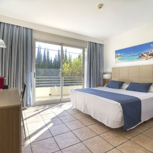 Escapada de 2 Noches en Hotel Abril (San Juan, Alicante)