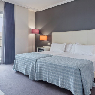 Escapada con Comida o Cena y Piscina Termal en Hotel Balneario Playa de Coma-Ruga 4* (Tarragona)