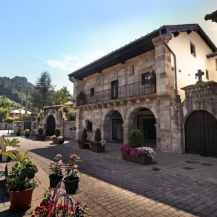 Escapada de 2 Noches, Zona Wellness Privada y Opción a Masaje en Hotel Boutique Casona de la Pinta (Cantabria)