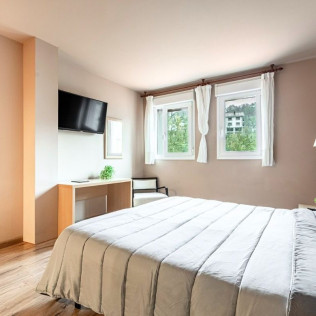 Escapada y Desayuno en Hotel Iraipe Santuario De Arantzazu (Oñate, Guipúzcoa)