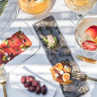 Escapada con Cena en Hotel Mas Lazuli 4* Sup (Pau, Girona)