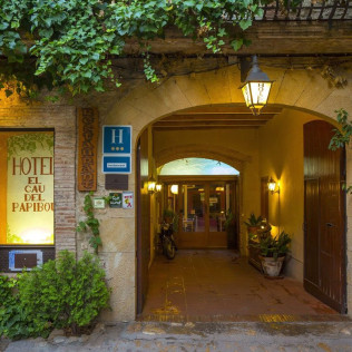 Escapada de 2 Noches con Desayuno en El Cau del Papibou (Peratallada, Girona)