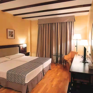 Escapada con Spa en Hotel Spa Tudanca Aranda 4* y Visita a Bodegas Viña Arnáiz con Cata de Vinos (Burgos)