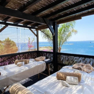 Masaje en Pareja con Cóctel y Cena o Comida para dos en Hotel Vistabella 5* (Roses, Girona)