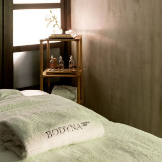 Termas Romanas y Tratamiento Facial Fleur de Bali en Hospes Palacio del Bailío 5* (Córdoba)