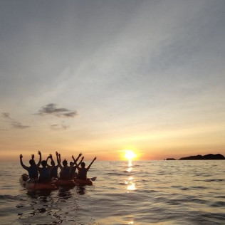 Kayak o SUP y Snorkel al Atardecer con Cava (Ibiza)