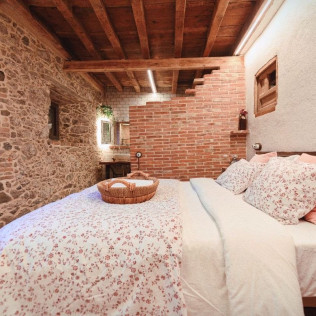 Escapada con Jacuzzi en La Casita de Albino (Castillo de Bayuela, Toledo)