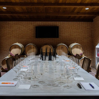 Visita a Bodega, Coupage, Cata de Vinos y Maridaje de Ibéricos en Bodegas Licina (Morata de Tajuña, Madrid)
