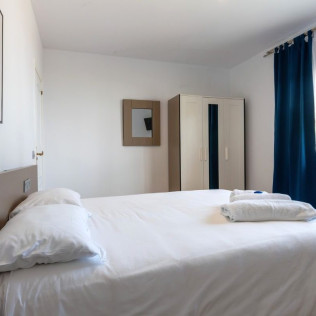 Escapada en Hotel Playa Las Sinas con Mariscada de 1 Metro y Albariquiño para dos (Vilanova de Arousa, Pontevedra)