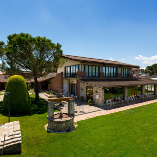 Escapada con Visita de Enoturismo y Cata de Vinos de la D.O. Pla de Bages en Hotel Mas de la Sala 4* (Barcelona)
