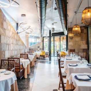 Experiencia Gastronómica: Comida o Cena para dos en Restaurante del Hotel Mas Passamaner 5* (La Selva del Camp, Tarragona)