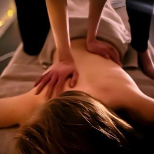 Masaje a Elegir: Javanés, Shiatsu, Deep Tissue Magnesio o Shiatsu Craneofacial en Jamu Rituals Spa & Massage (Barcelona)