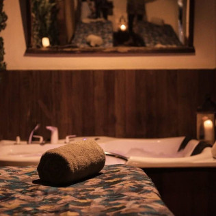 Masaje para dos en Cabina VIP con Cócteles y Jacuzzi Privado en Ananda Spa (Barcelona)
