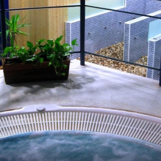 Jacuzzi Privado con Cromoterapia y Masaje Relajante para Parejas (Valladolid)