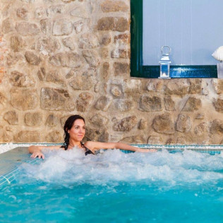 Relax & Health: Circuito de Aguas y Masaje para dos en Spa Masia Vallromanes (Vallromanes, Barcelona)