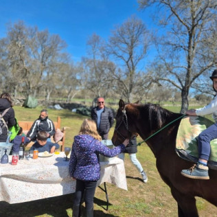 Ruta a Caballo y Comida Señorial para dos (Colladillo, Segovia)