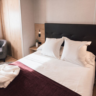 Escapada con Botella de Vino y Opción a Cena Degustación en Villa Suite de Natura Resorts (Casalarreina, La Rioja)
