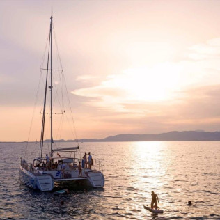 Navegación en Catamarán para ver la Puesta de Sol con Baño y Cena (Mallorca) 