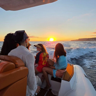 Sunset Connection: Salida Privada en Barco con Snorkel, Aperitivo Mediterráneo y Cava (Arguineguín, Las Palmas de Gran Canaria)