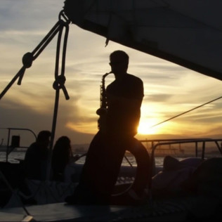 Navegación en Crucero con Música Jazz & Chill Out (Barcelona)