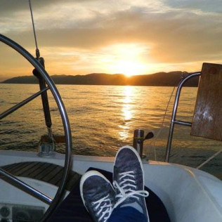 Noche en Velero y Paseo para ver la Puesta de Sol (Castelldefels, Barcelona)