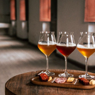 Experiencia Sagasta: Visita, Cata y Maridaje de Embutidos en ORDUM Cerveza de Asturias (Asturias)