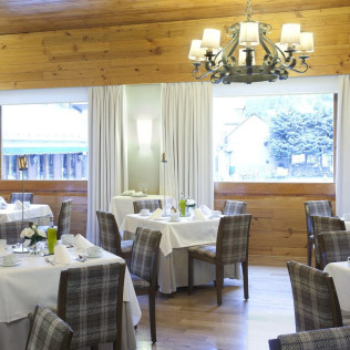 Mesa para dos: Comida o Cena para dos personas en Parador de Arties (Lleida)