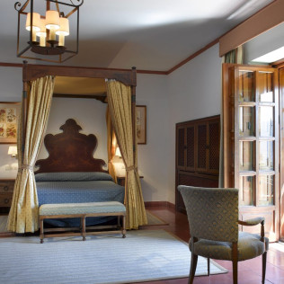 Escapada con Desayuno y Comida o Cena para dos personas en Parador de Cazorla (Jaén)